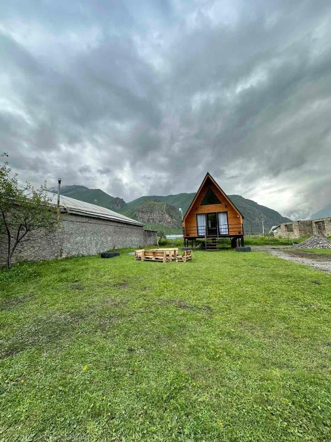 Thomas' Hut Apartment Kazbegi Luaran gambar
