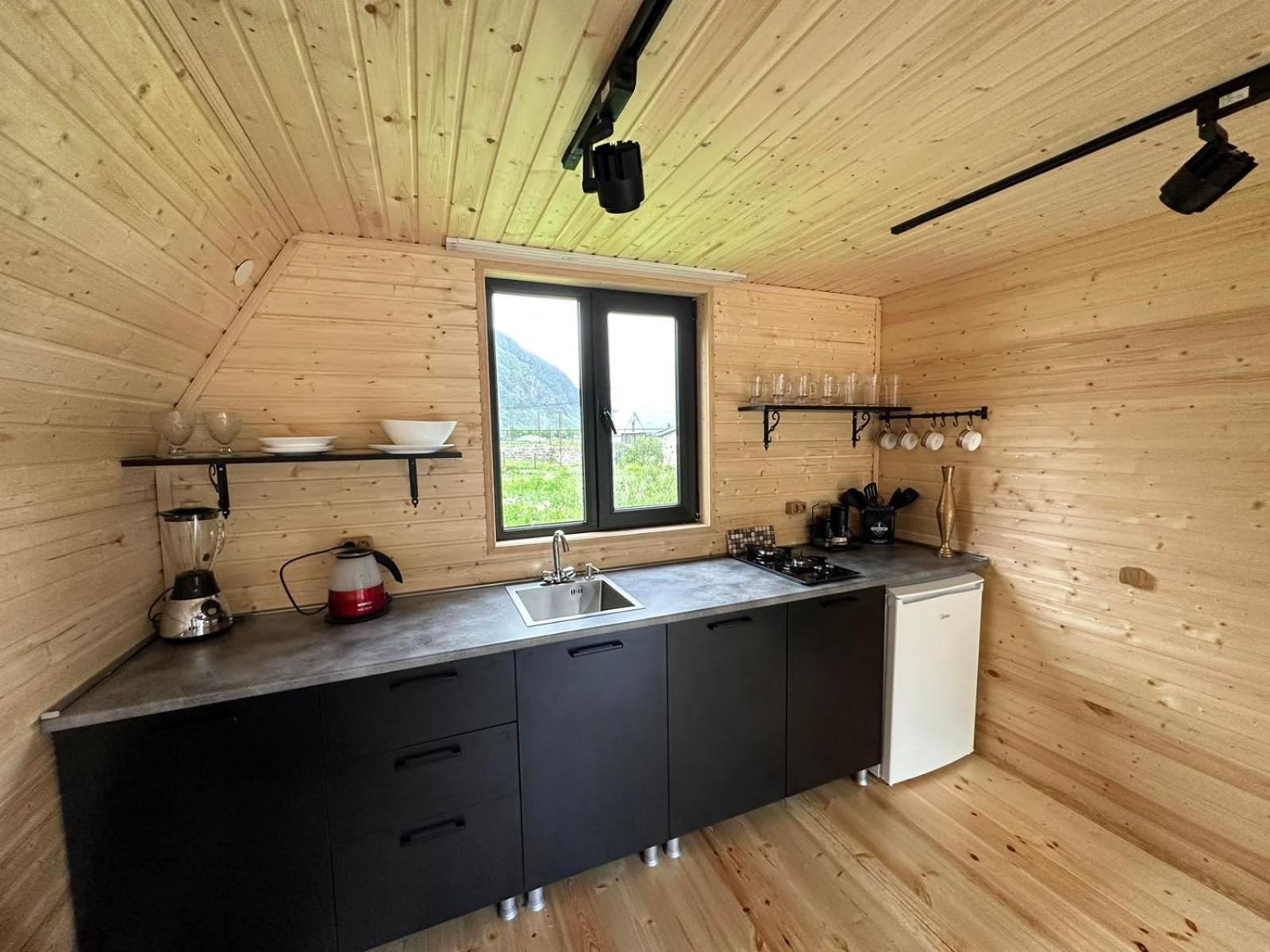 Thomas' Hut Apartment Kazbegi Luaran gambar