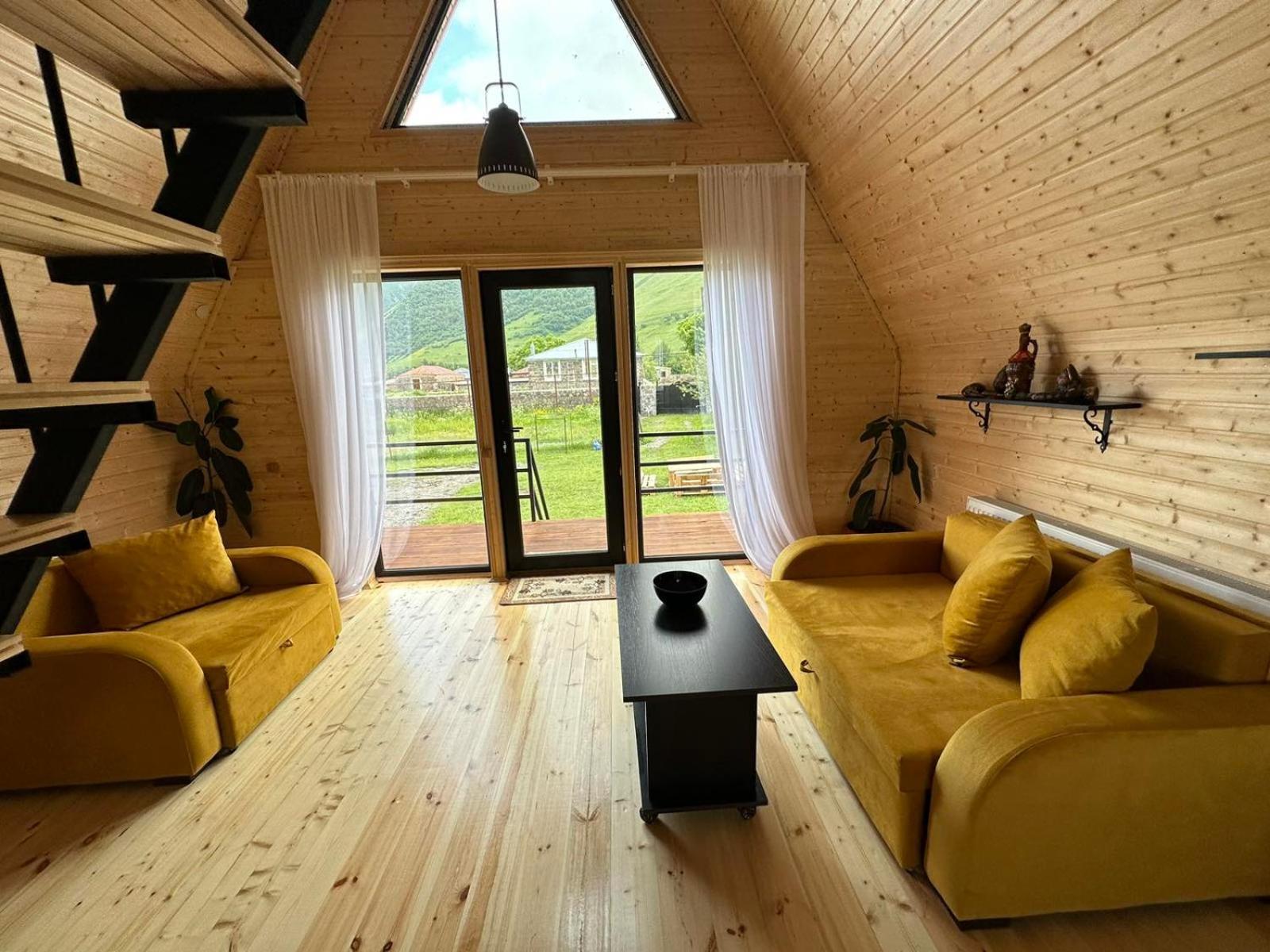 Thomas' Hut Apartment Kazbegi Luaran gambar