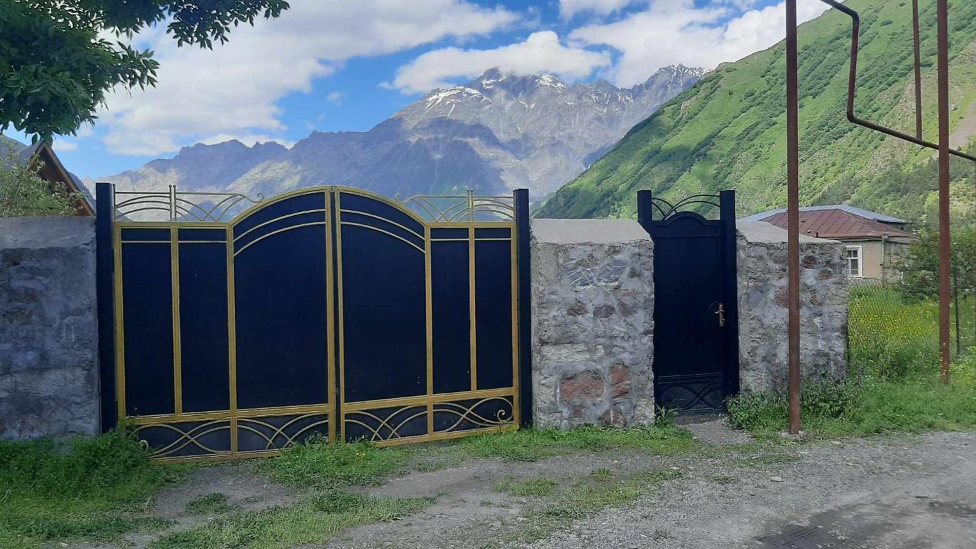 Thomas' Hut Apartment Kazbegi Bilik gambar